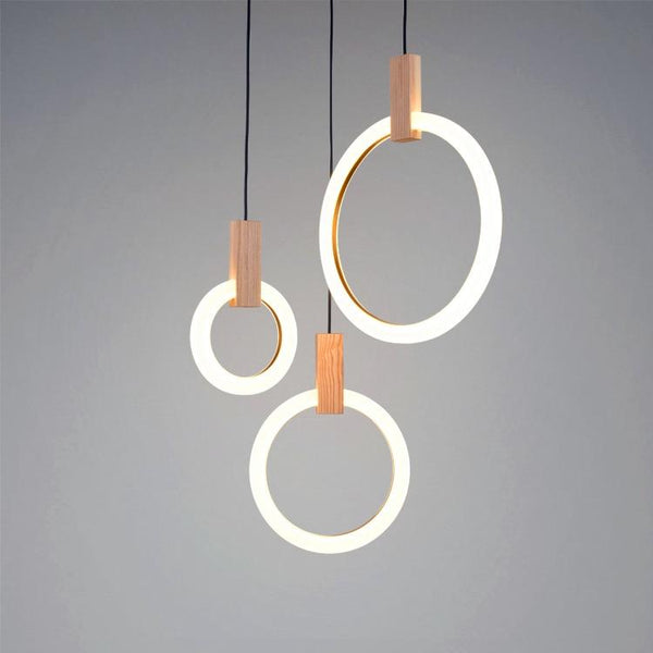 Lights of Scandinavia – Halo – Holz-Acryl-Beleuchtung, Design-Kronleuchter, LED-Lichtquelle. Treppenbeleuchtung.
