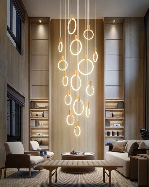 Lights of Scandinavia – Halo – Moderner hängender Treppen-LED-Kronleuchter. Perfekt, um in jeder Ecke oder auf einer Treppe Stimmung zu schaffen. Ringe aus Aluminium/Acryl. Spezifikationen: Lichtquelle: LED-Leuchtmittel, Sockeltyp: 2G11, inklusive Leuchtmittel, dimmbar, Schaltertyp, Stromquelle: Wechselstrom, 110–240 V, Beleuchtungsbereich, Abdeckung, Installationsart, halbbündige Montage, Gehäusematerial: Acryl, Garantie: 2 Jahre, Zertifizierung: CCC, CE, CQC, FCC, GS, LVD, PSE, ROHS , SAA, UL