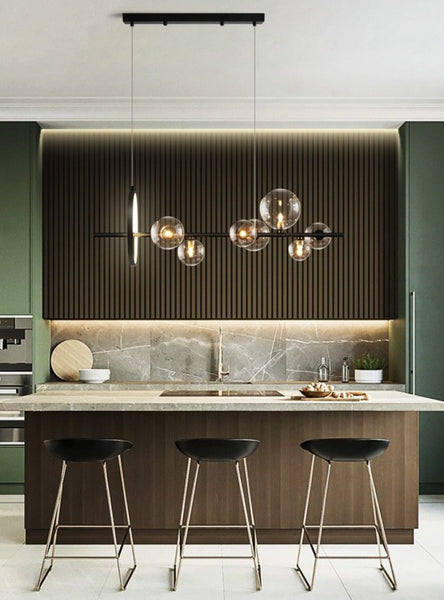 Lights of Scandinavia – Macrocosm – Moderne hängende Glaskugel-LED-Beleuchtung. Kronleuchter im nordischen Stil für Esszimmer, Bars, Restaurants oder warum nicht auch für das Café? 2 Größen – 90 oder 120 cm Breite. 7 Köpfe – Breite 90 cm, Höhe 30 cm, 7 x 5 W + 17 W. 10 Köpfe – Breite 100 cm, Höhe 30 cm, 10 x 5 W + 17 W
