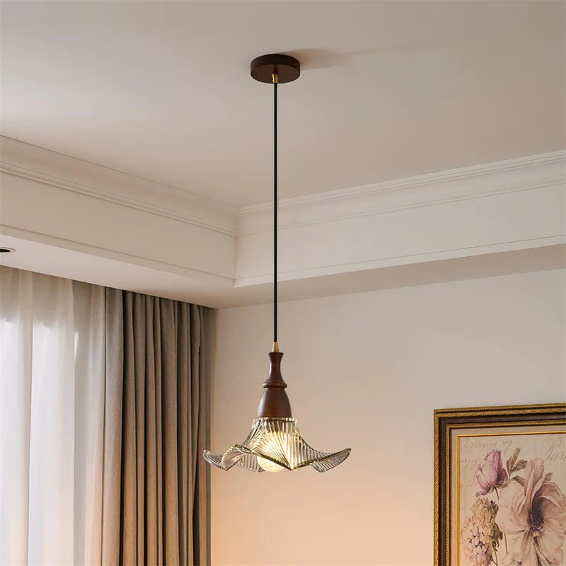 Adikia Moderne Hängeleuchte mit Blumenmuster aus Holz und Glas (11).webp__PID:3471386c-be7c-4a77-aee4-66004b1aec0b