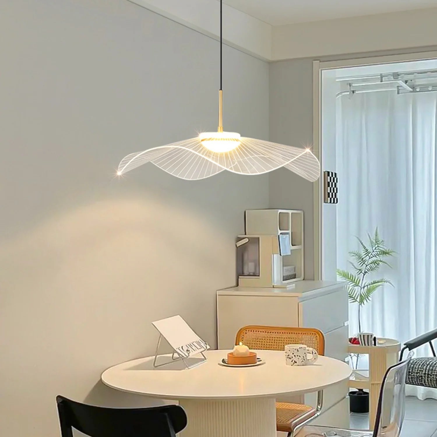 Nordic-Acrylic-Lotus-Leaf-Led-Pendant-Light (22).webp__PID:898d2854-a821-4951-a6ed-4f3499e48a19