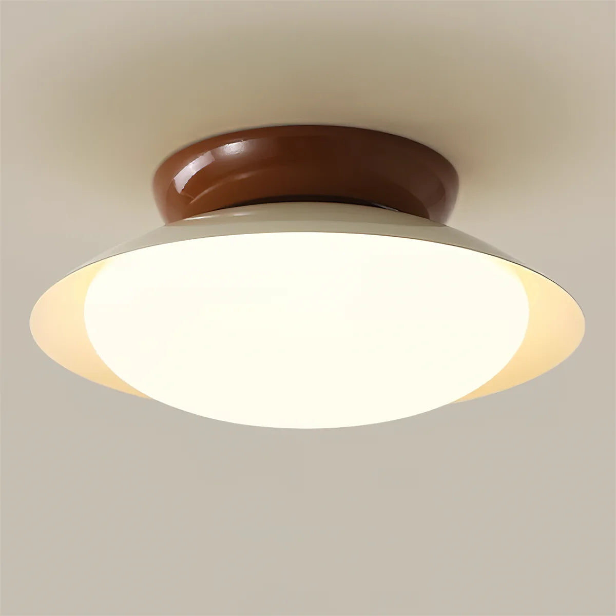 Moderne Deckenleuchte Liam mit mattiertem Kuppelschirm detail3.webp__PID:02b5872d-199b-42be-bb38-d36e51ade790