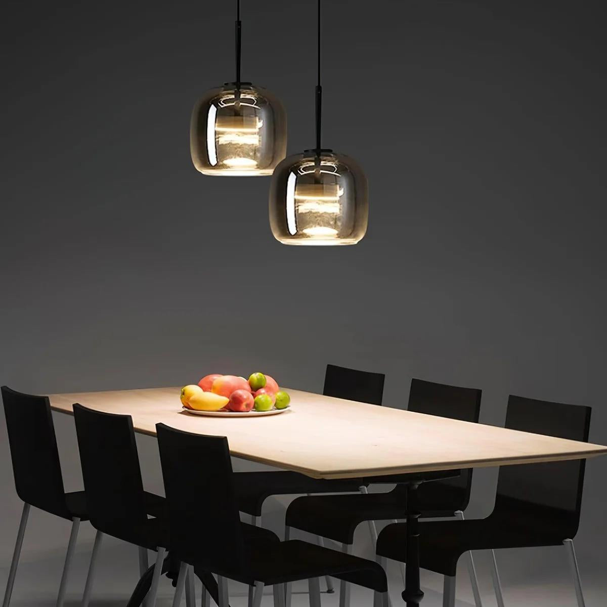 Lámpara colgante moderna Freja de cristal ahumado scene8.webp__PID:86d3e011-5557-4612-806c-89b6dff29e9f