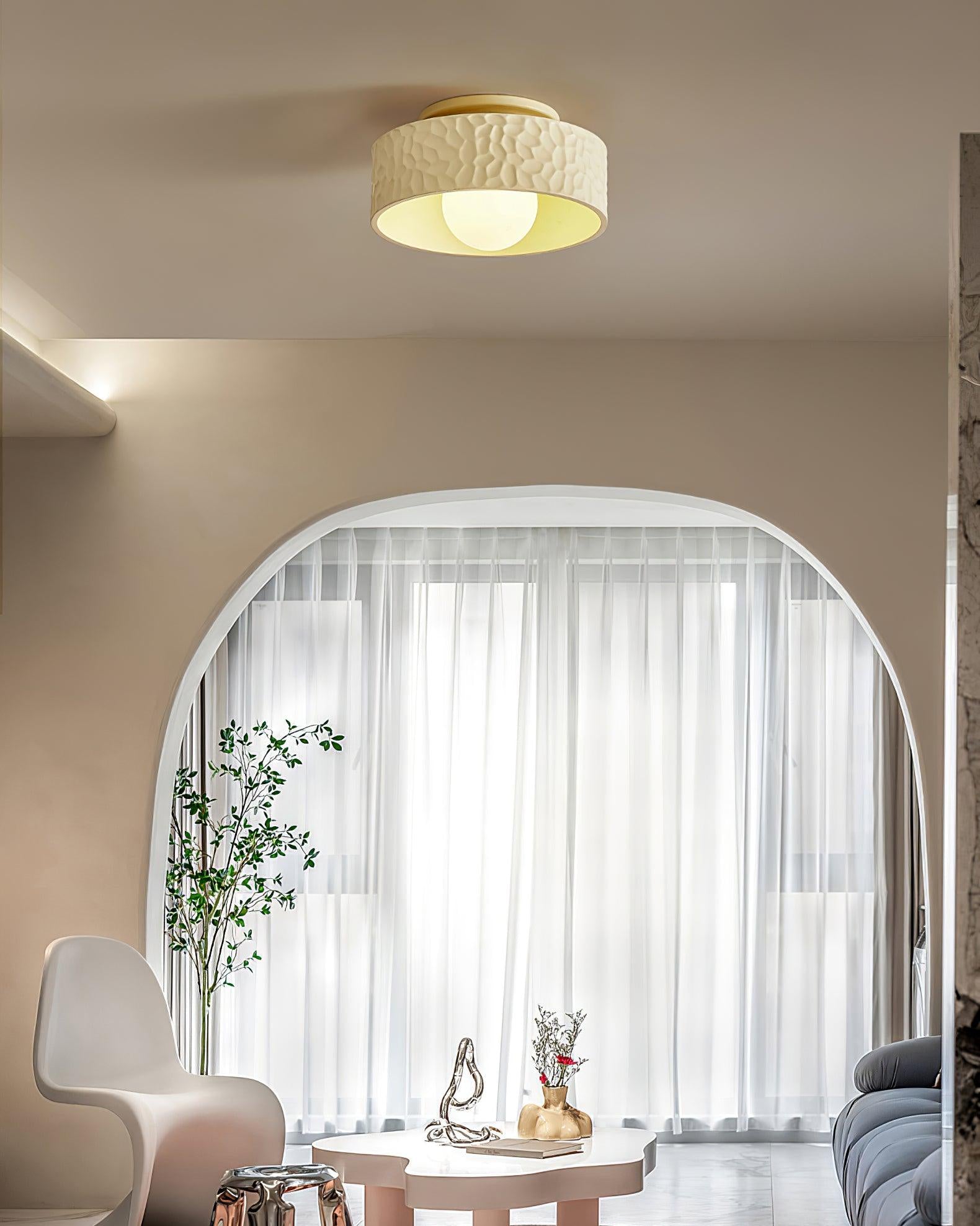 Nowoczesna, teksturowana lampa sufitowa z kloszem bębnowym (16).webp__PID:44b085e6-1b9e-45a5-8a4e-72ad4d7fc0be