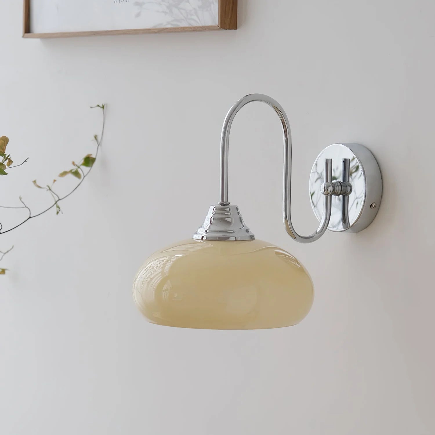 Calypso Bauhaus Zakrzywiona szklana lampa ścienna (6).webp__PID:15d4f8f1-76de-486f-81cc-cb9339a2f358