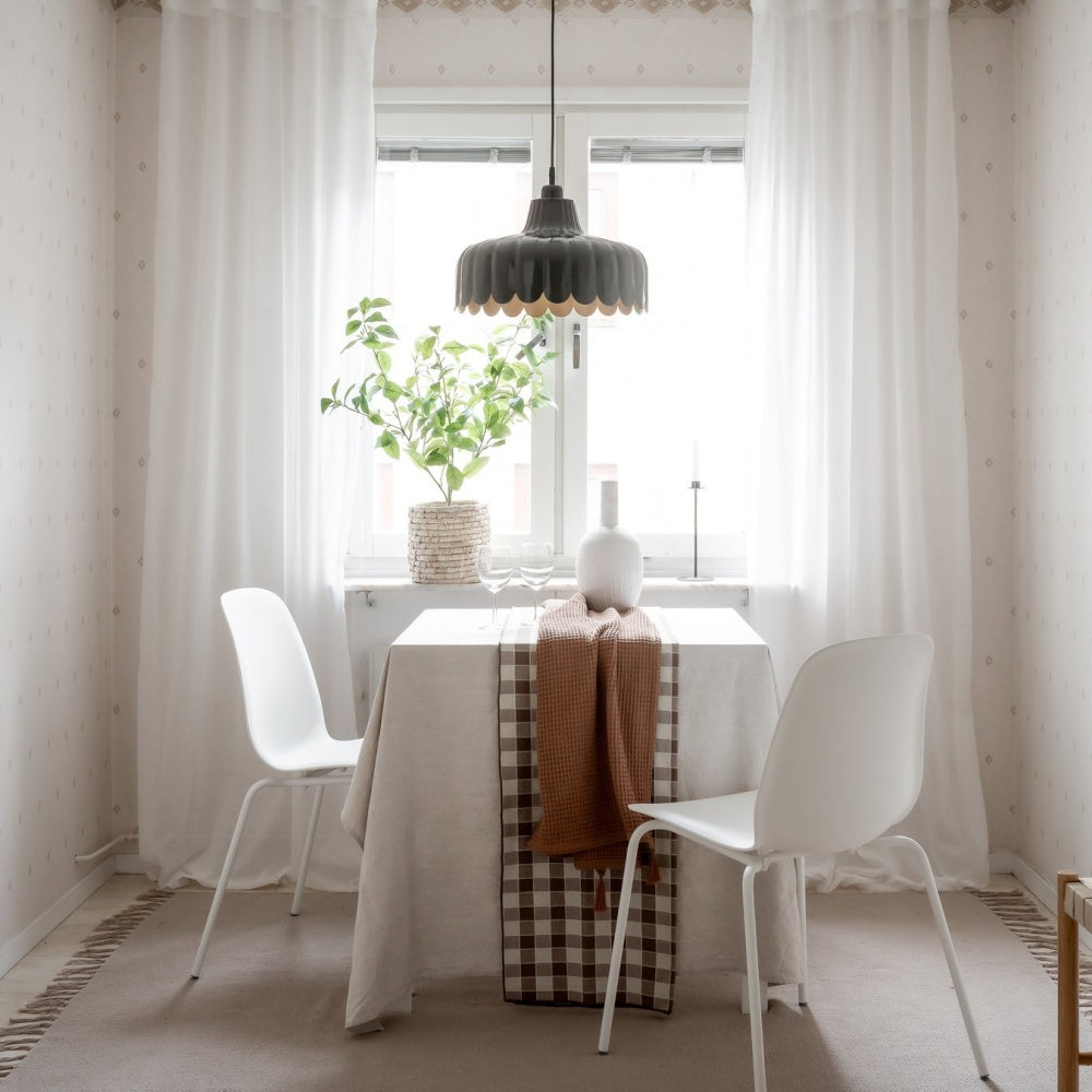 Venara Macaron Flower Metal Pendant Light-black (2).webp__PID:be3f8559-ec09-4324-9684-553b6315ddf3