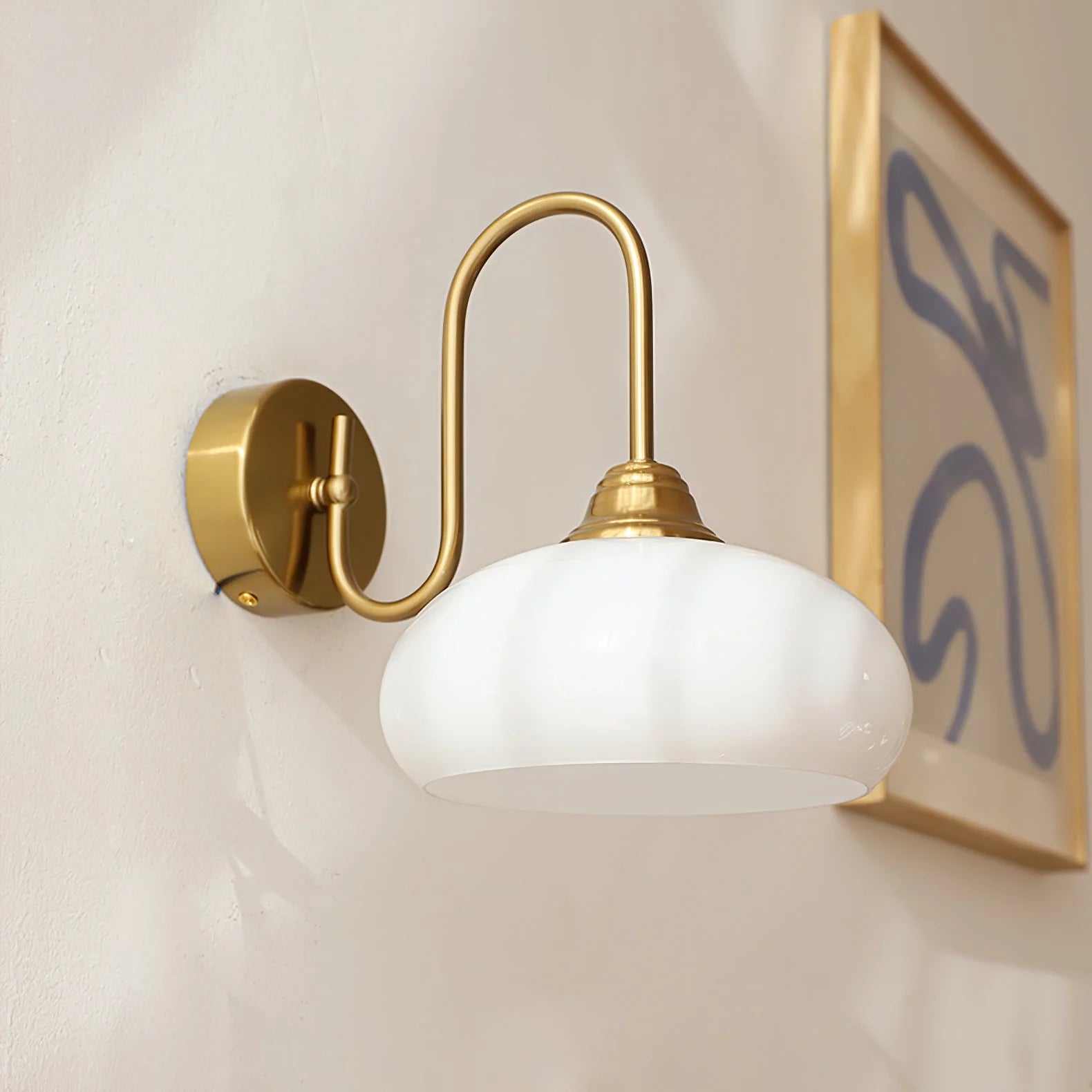 Calypso Bauhaus Curved Glass Wall Lamp (19).webp__PID:de512cc6-e792-4955-9c52-b6e9e74d6547