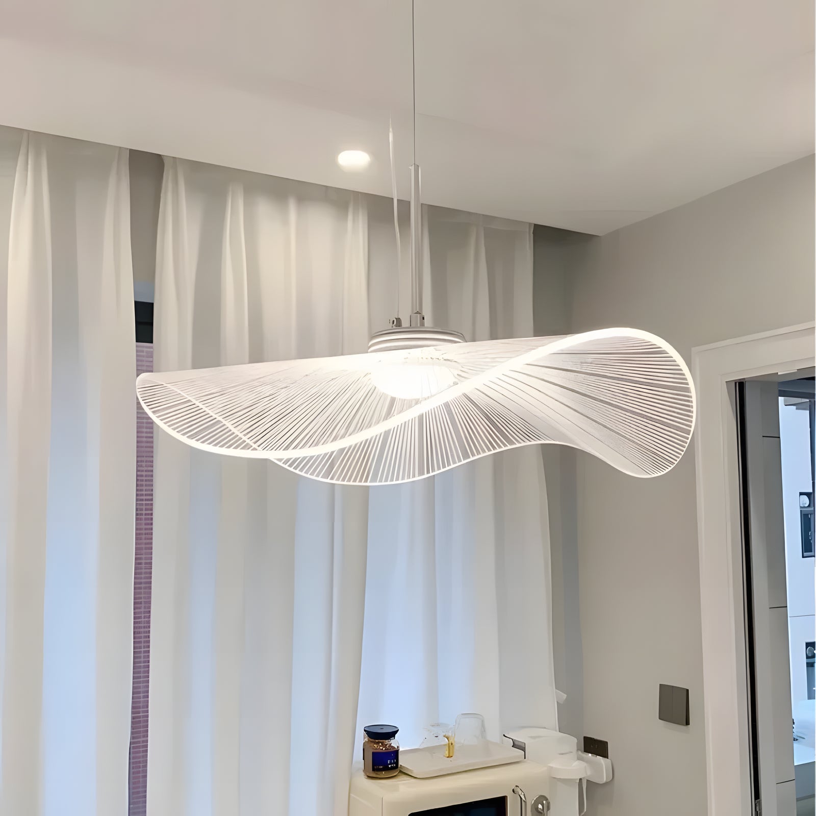 Nordic-Acrylic-Lotus-Leaf-Led-Pendant-Light (13).webp__PID:33e1a520-44fc-4bd9-b489-8d2854a82149