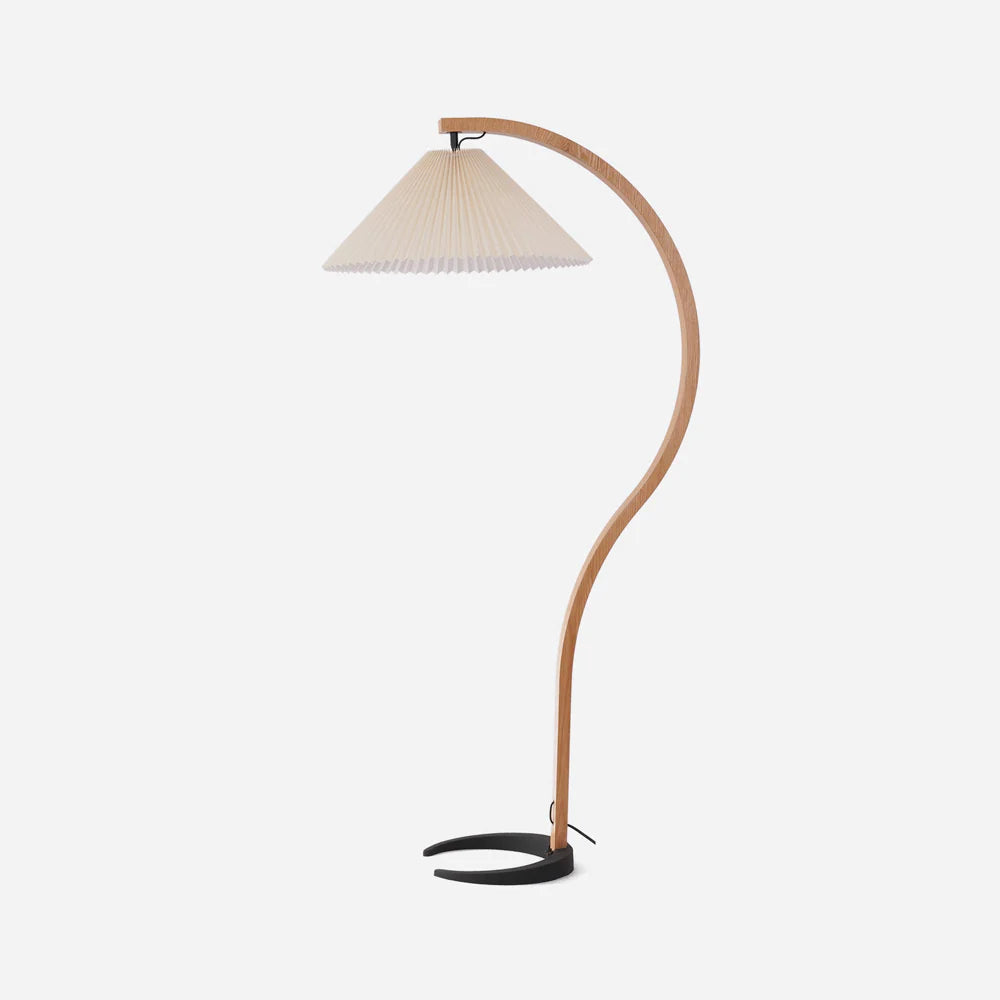 Signe Nordic gebogen houten vloerlamp, beukenhout & beige.webp__PID:29f59506-fbd3-4397-a3cb-483ee6859a77
