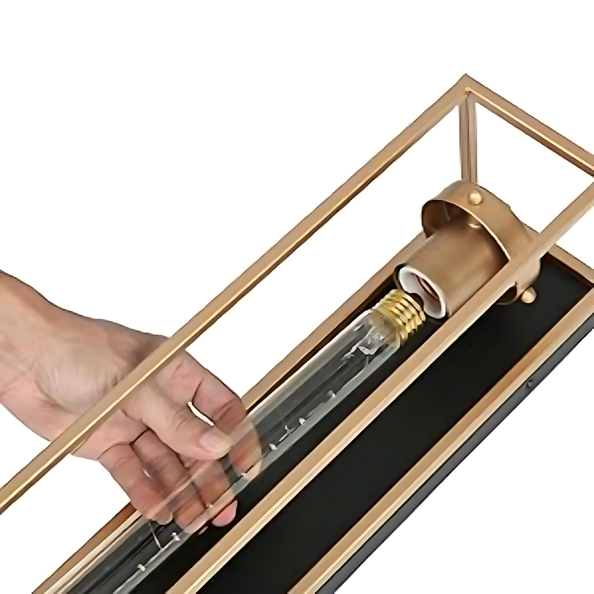 Solara moderne zwarte en gouden binnenwandlamp van glas-xj4.png__PID:e9191ca7-49ff-4df3-aa0b-d9852b5b50fa