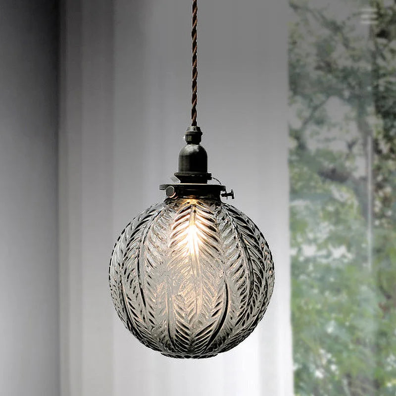 Bola de vidro com pena cinza-SKU.webp__PID:f7212b14-f4b9-44c7-8fa6-b1b867126a23
