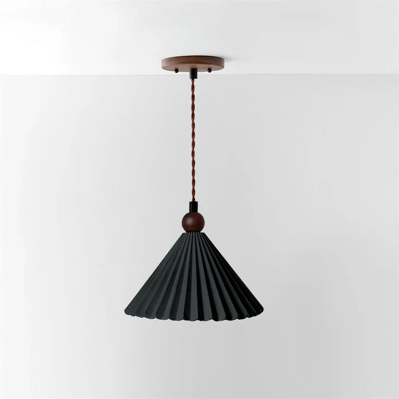 Eirene Minimalistische plissierte Keramik-Kegel-Pendelleuchte (3).webp__PID:71dcd9f9-98e6-4b8e-8679-68916d67fa38