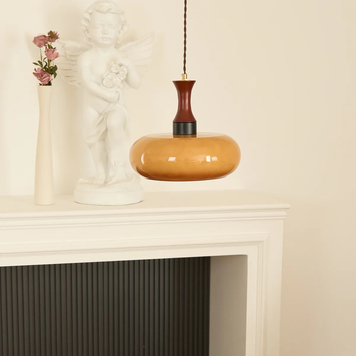 Alva Moderne skandinavische Plug-In-Pendelleuchte scene1.webp__PID:9b13d8c2-c2f6-40ea-baf8-c14f5fa8d638