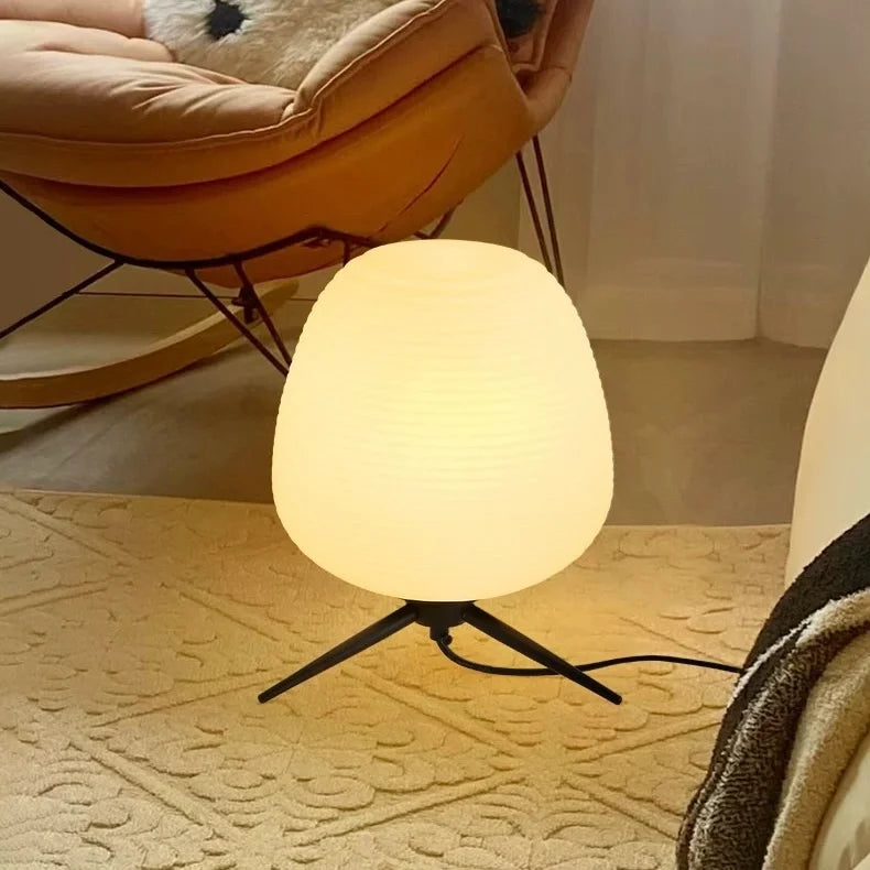 Leary Modern Hand-blown Table Lamp6.webp__PID:227a2ffc-4111-4554-87ca-c325345e34cb