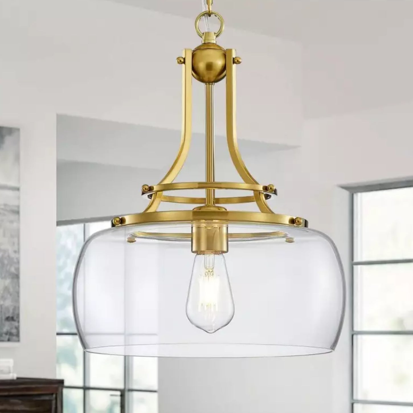 Elena, moderne Pendelleuchte mit Klarglaskuppel, scene1.webp__PID:2a47dc6a-bcb3-42c5-b8ce-f8a117d85224