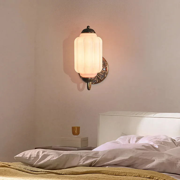 Arandela de parede Isabella_Milk_Glass_Eloise11.webp__PID:4d7b99fd-6c6c-4f2c-9b94-05e90ae0348c