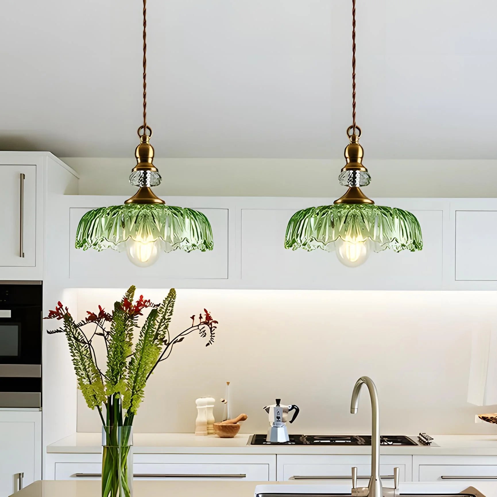 Antique-Brass-and-Glass-Flower-Pendant-Light (26).webp__PID:2b593b6c-f7ab-4997-a39f-db1d1e1eba12