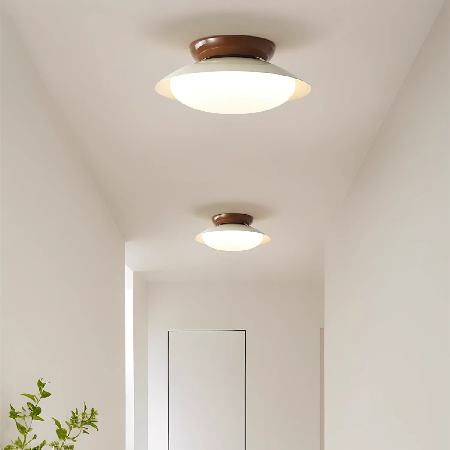 Moderne Deckenleuchte „Liam“ mit mattiertem Kuppelschirm scene3.webp__PID:9384a2fb-e4fa-4d34-a650-e6e8030dfbbb
