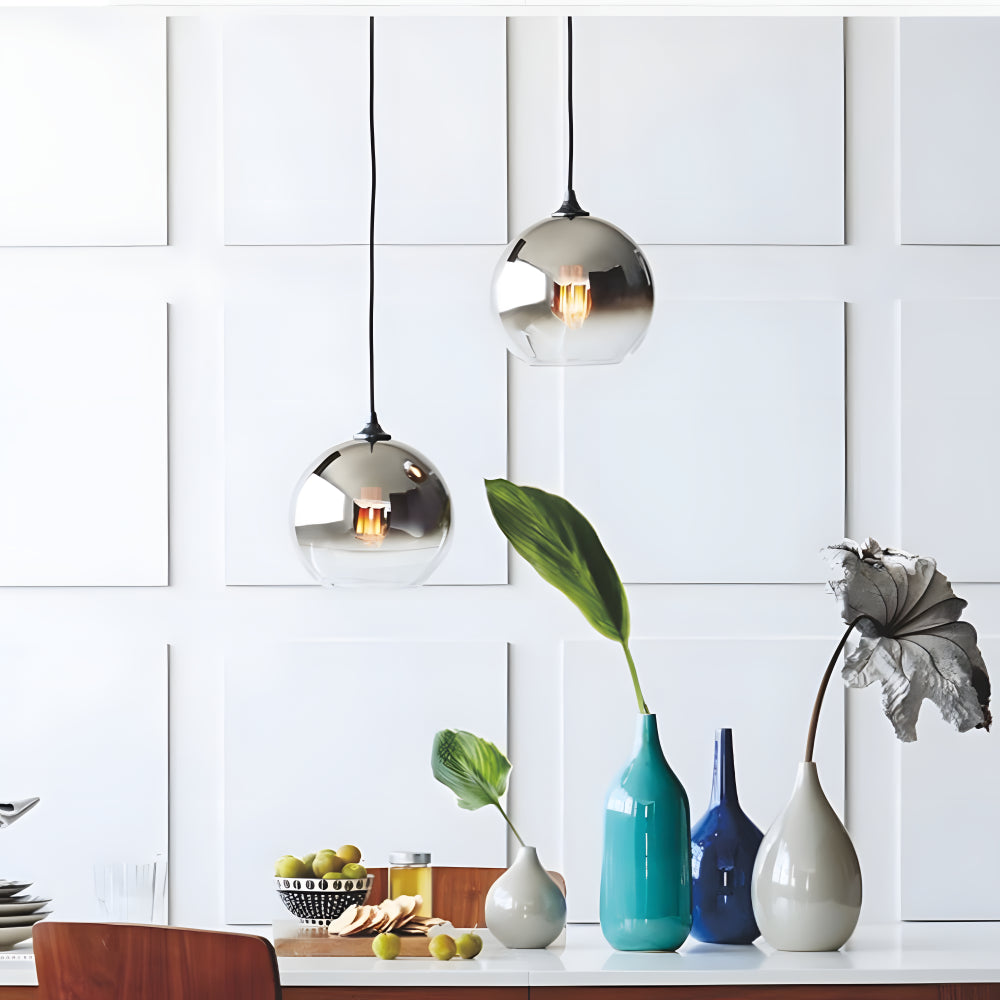 Lampada a sospensione moderna a sfera in vetro Nytheris (11).webp__PID:eab31a0a-e487-4046-9638-b3bd46242e62