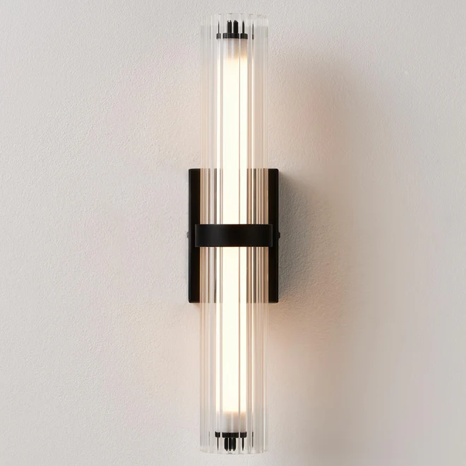 Soren Geriffelte Glas-LED-Röhren-Wandleuchte8.png__PID:054b7482-8cd9-4556-919f-46bcbe2c04d3