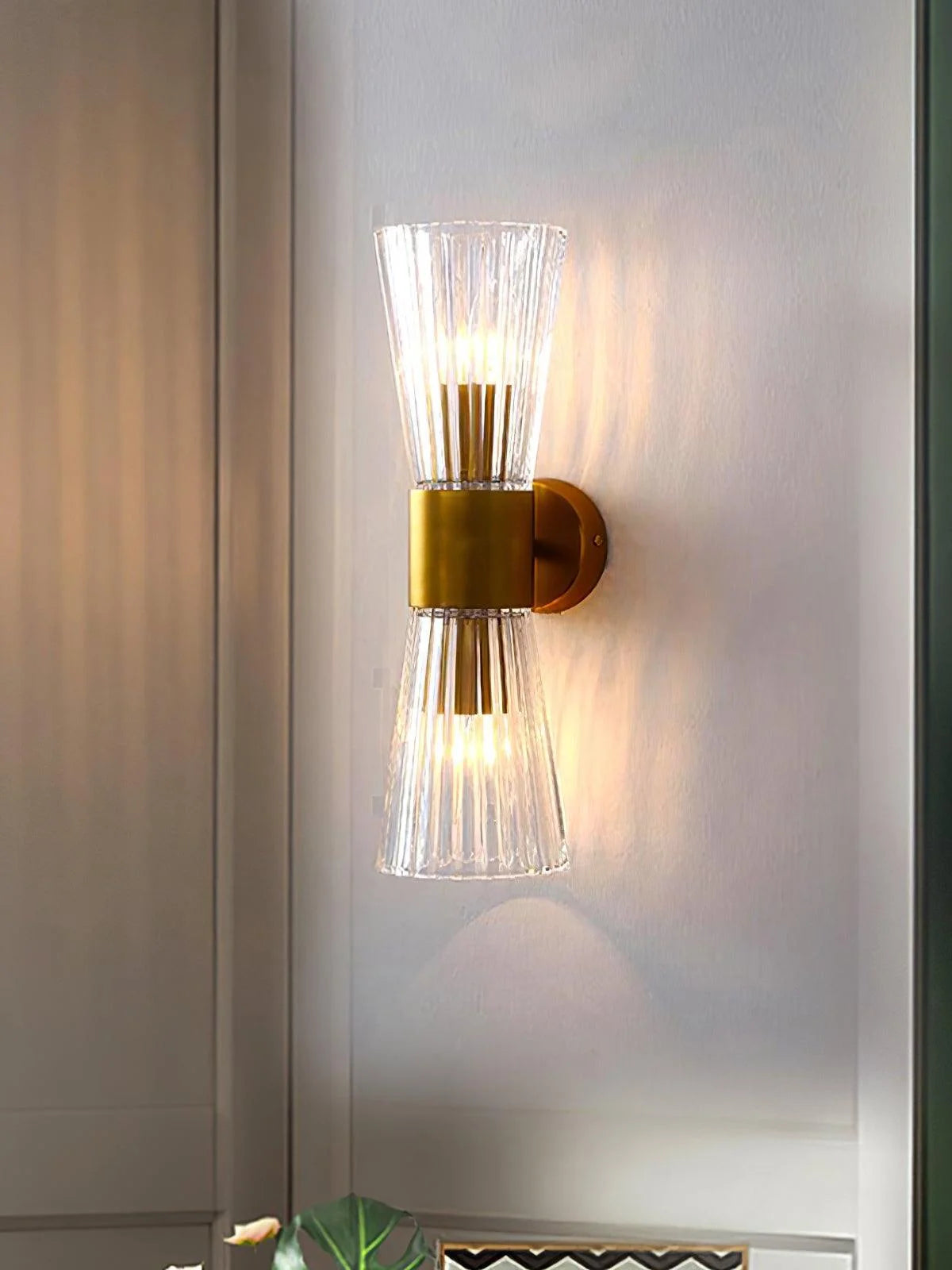 Sirius Crystal Ribbed Double Head Wandleuchte (16) (1) (1).webp__PID:6707a980-f758-40c0-9873-6d52af8a0b56