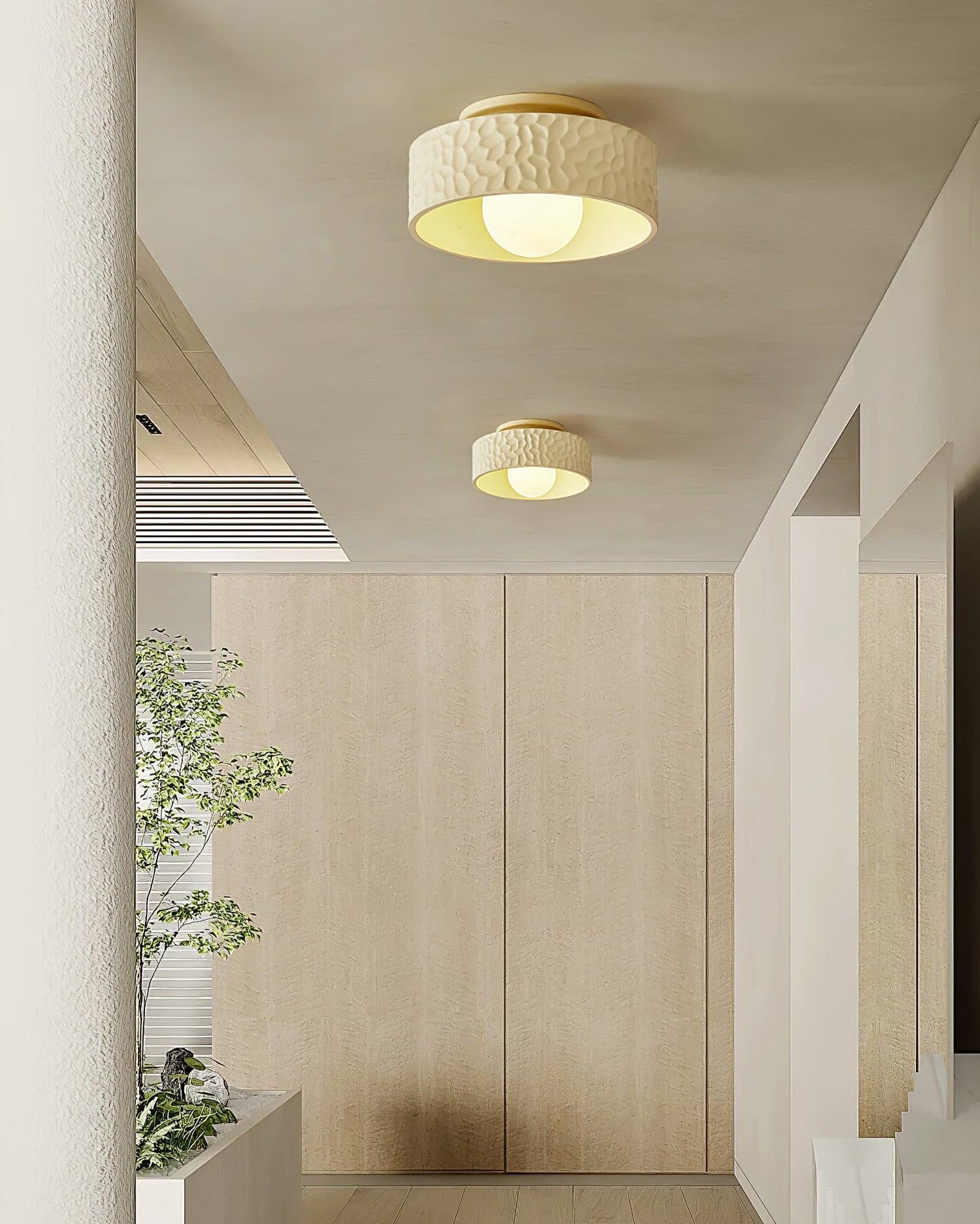 Nowoczesna, teksturowana lampa sufitowa z kloszem bębnowym (13).webp__PID:50f94a44-b085-461b-9e45-a5ca4e72ad4d