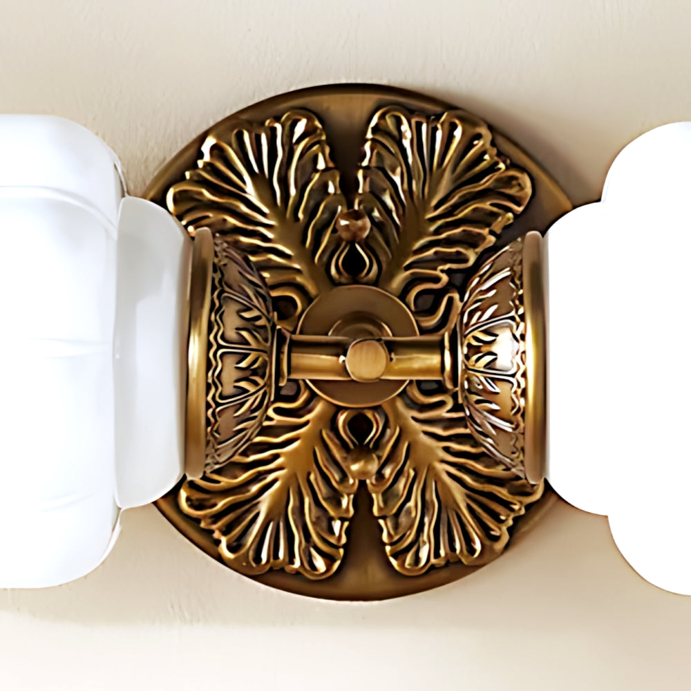 Eirlysia Vintage Eloise Milchglas-Wandleuchte-detail1.webp__PID:331a1b8f-efff-4f4c-b1ef-d7e3ebd271ea