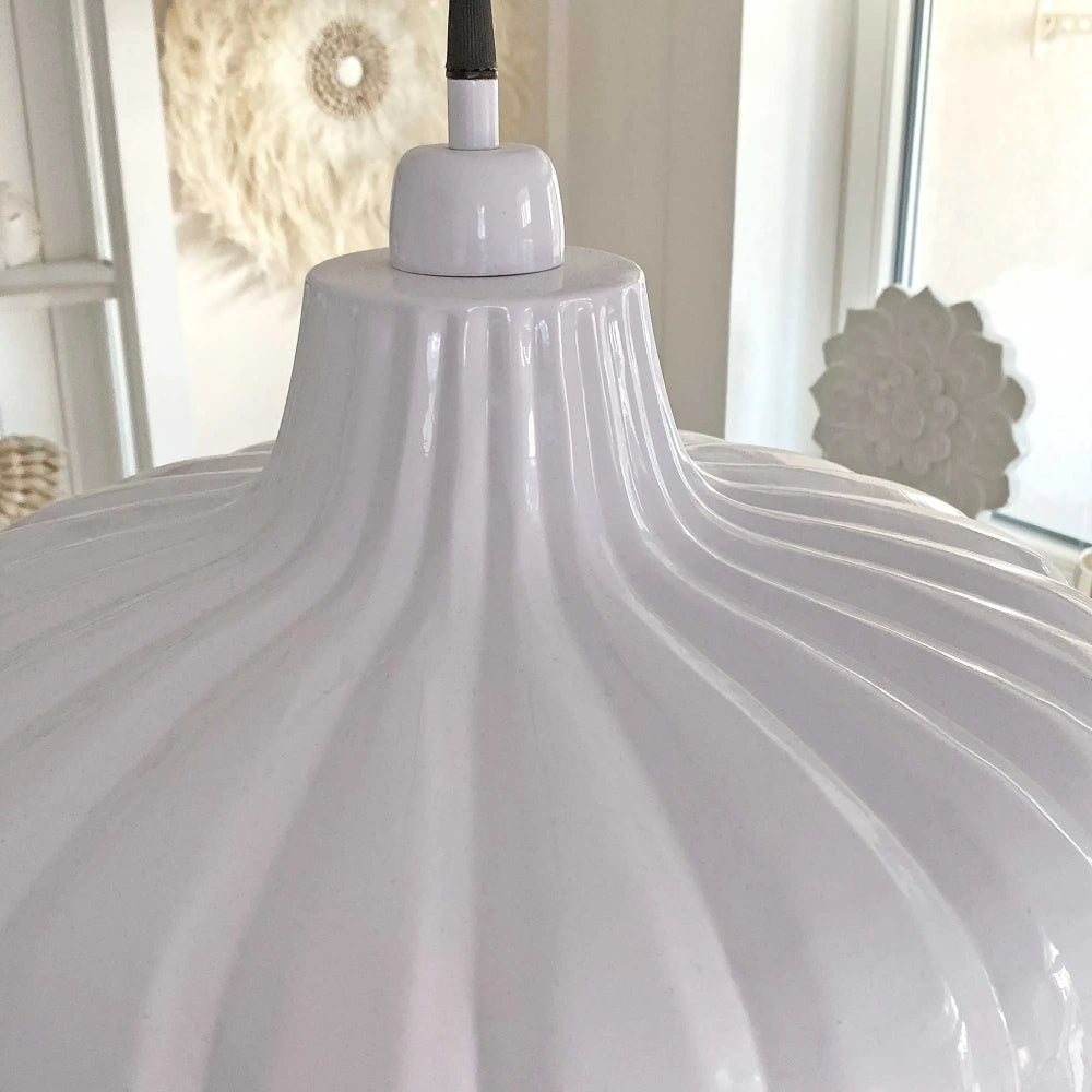 Venara Macaron Flower Metal Pendant Light-white (10).webp__PID:3e01e4d7-f0e3-483b-b8ca-69c3e567ecd1