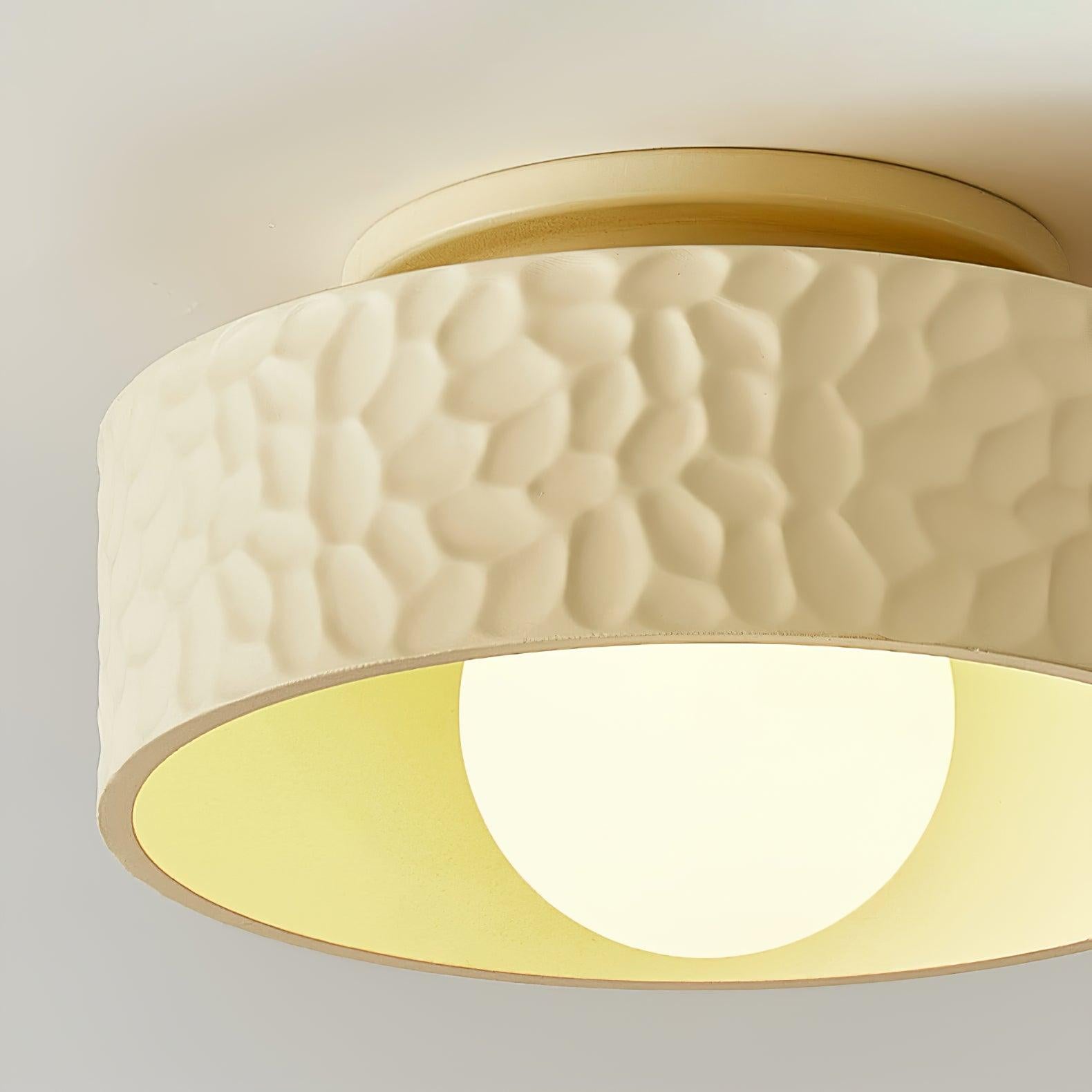 Nowoczesna, teksturowana lampa sufitowa z kloszem bębnowym (5).webp__PID:85e61b9e-45a5-4a4e-b2ad-4d7fc0bee975