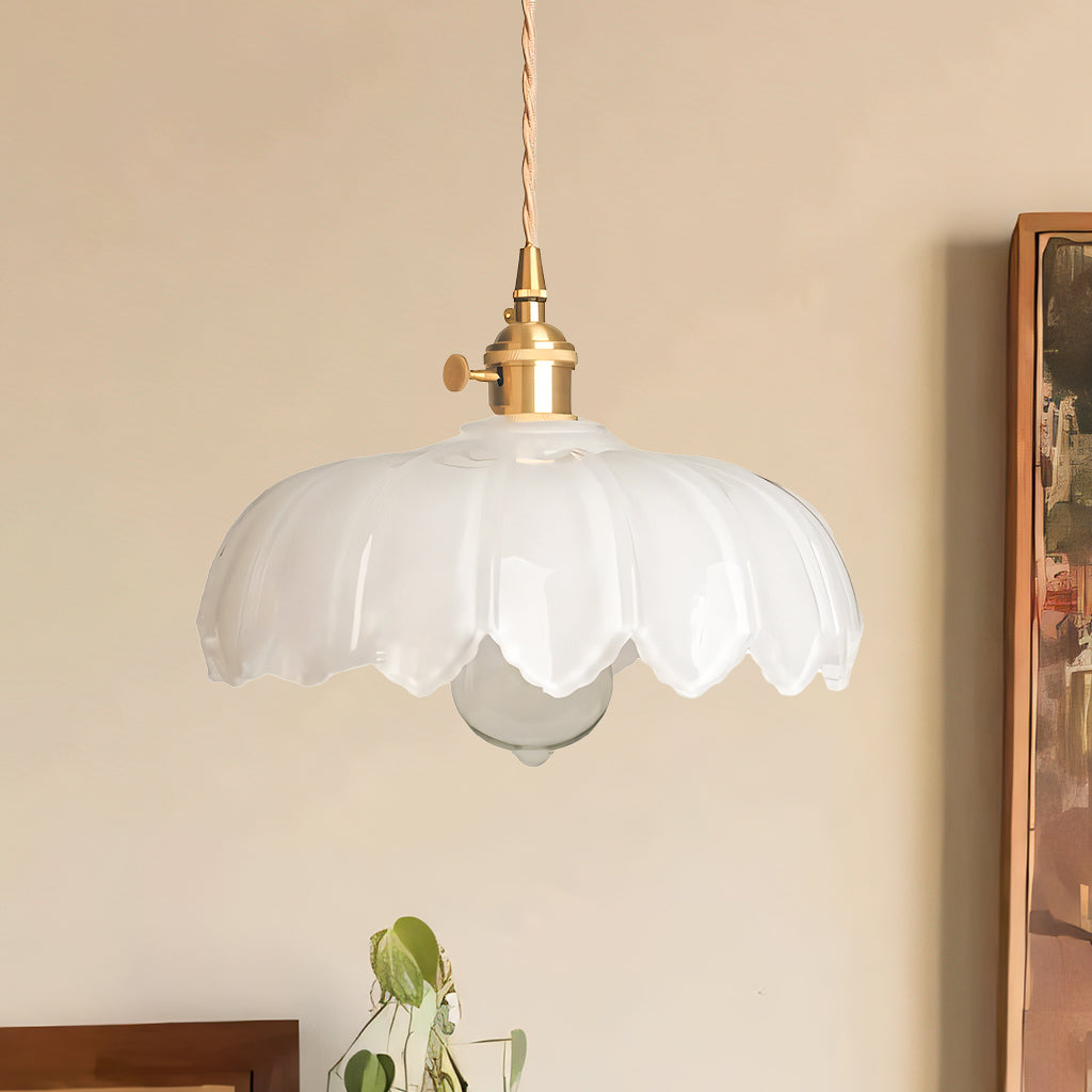 tulip glass white.jpg__PID:39ba866f-7560-467a-b4da-c0a0f9099dba