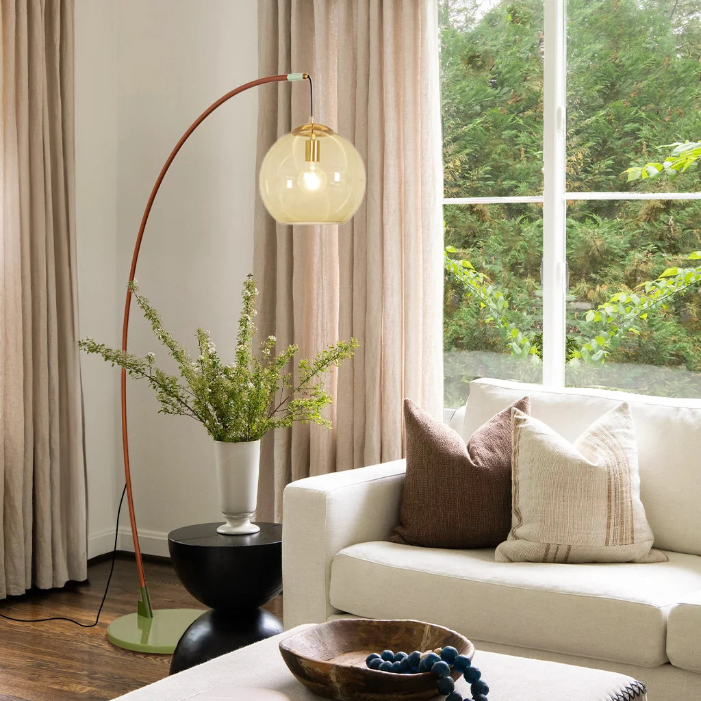 Lampada da terra moderna ad arco con paralume in vetro ambrato (1).webp__PID:e2e8bfba-64c1-429a-955c-ad740a14d85e