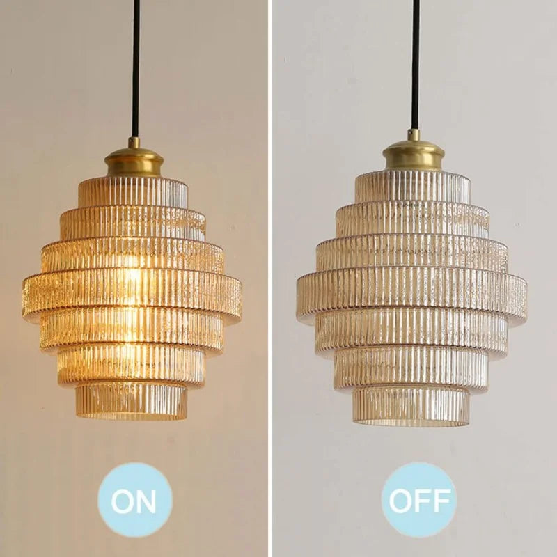 Lampada a sospensione in vetro colorato a strisce Amara Nordic (17).webp__PID:c71c12ff-76d4-45a4-8017-c10d0b547772