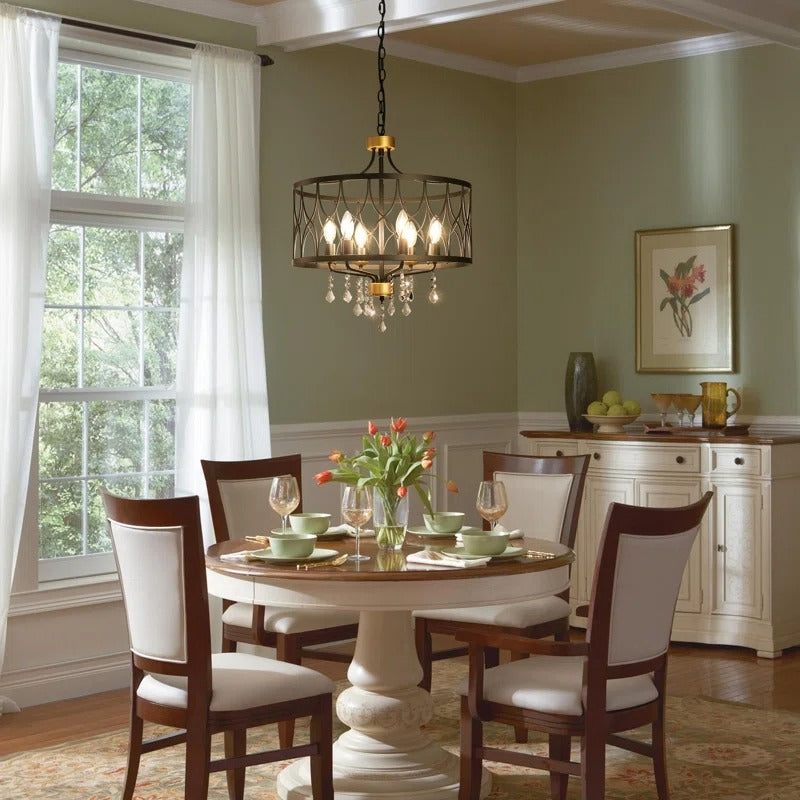 Callum Farmhouse Metalen Kooi Kroonluchter met 6 Lampen Scene5.webp__PID:16fed672-62f1-4ab6-b31a-67bf52e13555