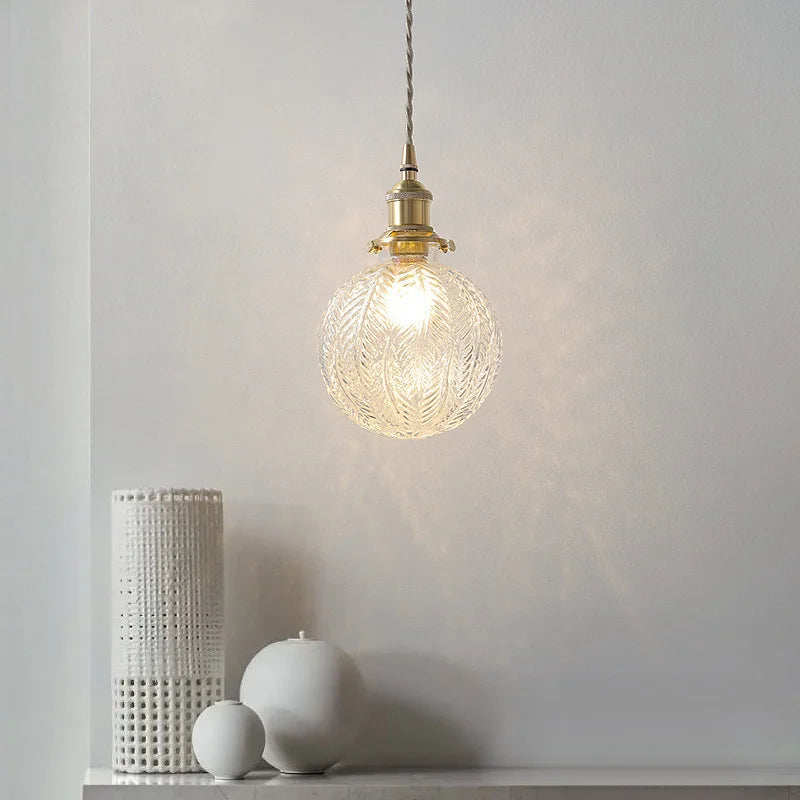 Creme-Branco Puro-Refração-Pena-Luz.webp__PID:f2e208b2-c1fe-4b66-b721-2b14f4b904c7