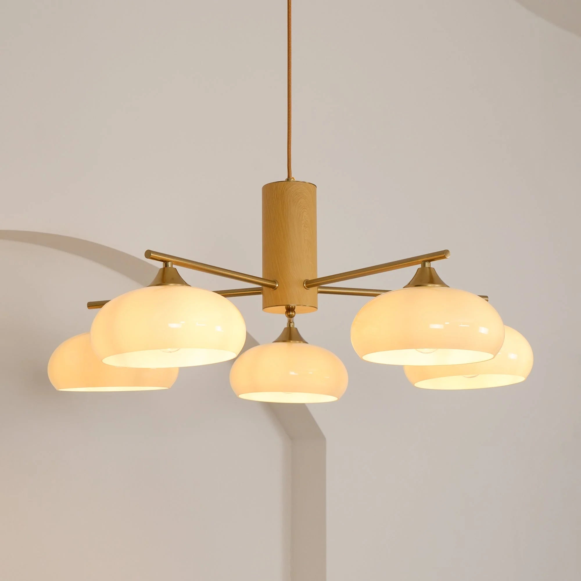 Clio Bauhaus Milchglas-Kronleuchter-9.webp__PID:b3dac797-330a-4538-83cc-4cf559307ea3