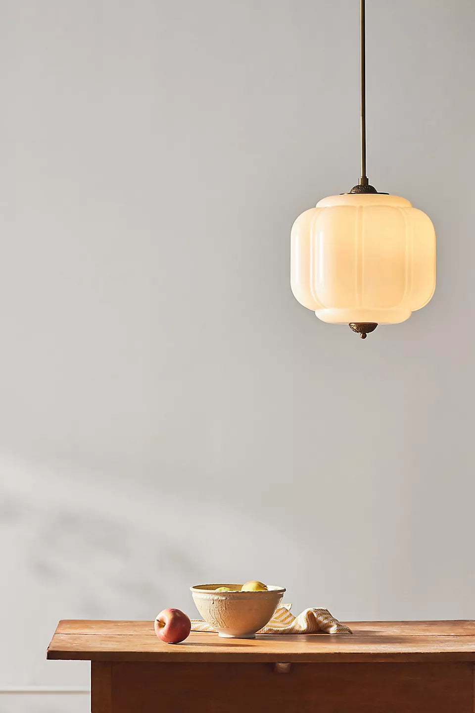 Máni-Vintage-Creme-Glas-Eloise-Pendelleuchte (22).webp__PID:f2bc4d22-e481-4e17-b218-3b933b334b65