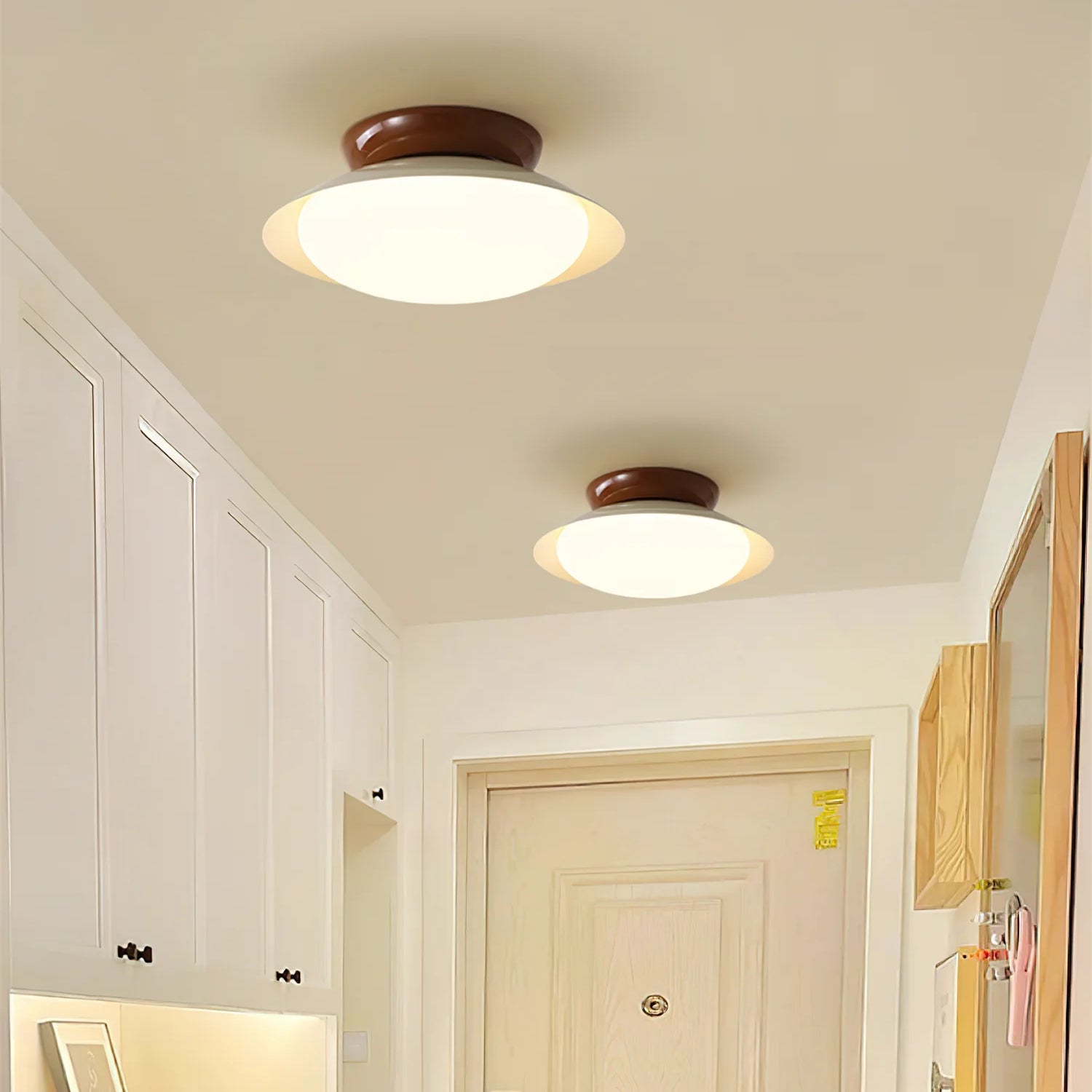 Moderne Deckenleuchte „Liam“ mit mattiertem Kuppelschirm scene4.webp__PID:47c04079-8ed8-4611-98b4-71625c5fbdc1