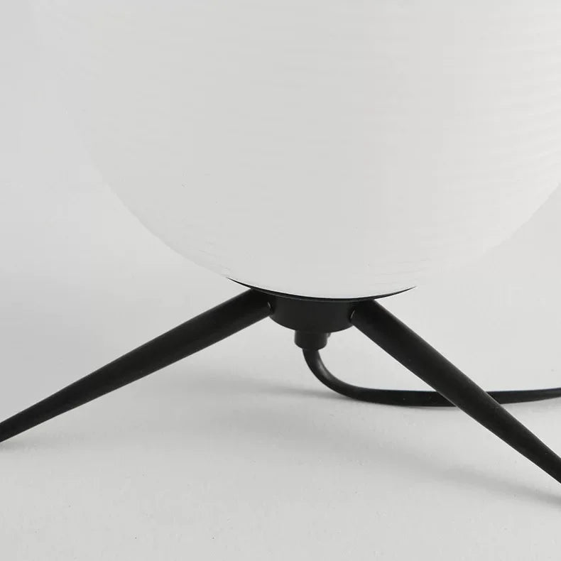 Leary Modern Hand-blown Table Lamp10.webp__PID:4111b554-07ca-4325-b45e-34cbf00cd58f