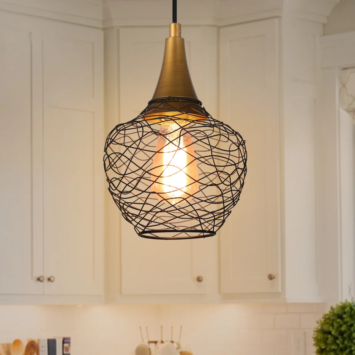 Lilia Modern Industrial Metal Wire Cage Pendant Light (20).webp__PID:cb084c76-289c-466d-97e3-2757638d976c
