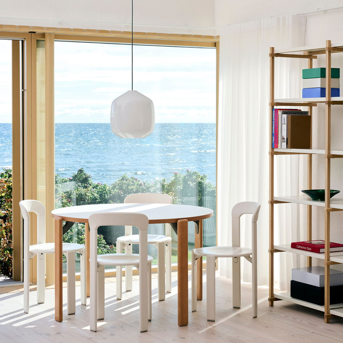Lyovara Minimalistische Pendelleuchte in Kokosnussform in Weiß (4).webp__PID:737a72ec-6d7b-4b4a-aa69-c276fc460f75