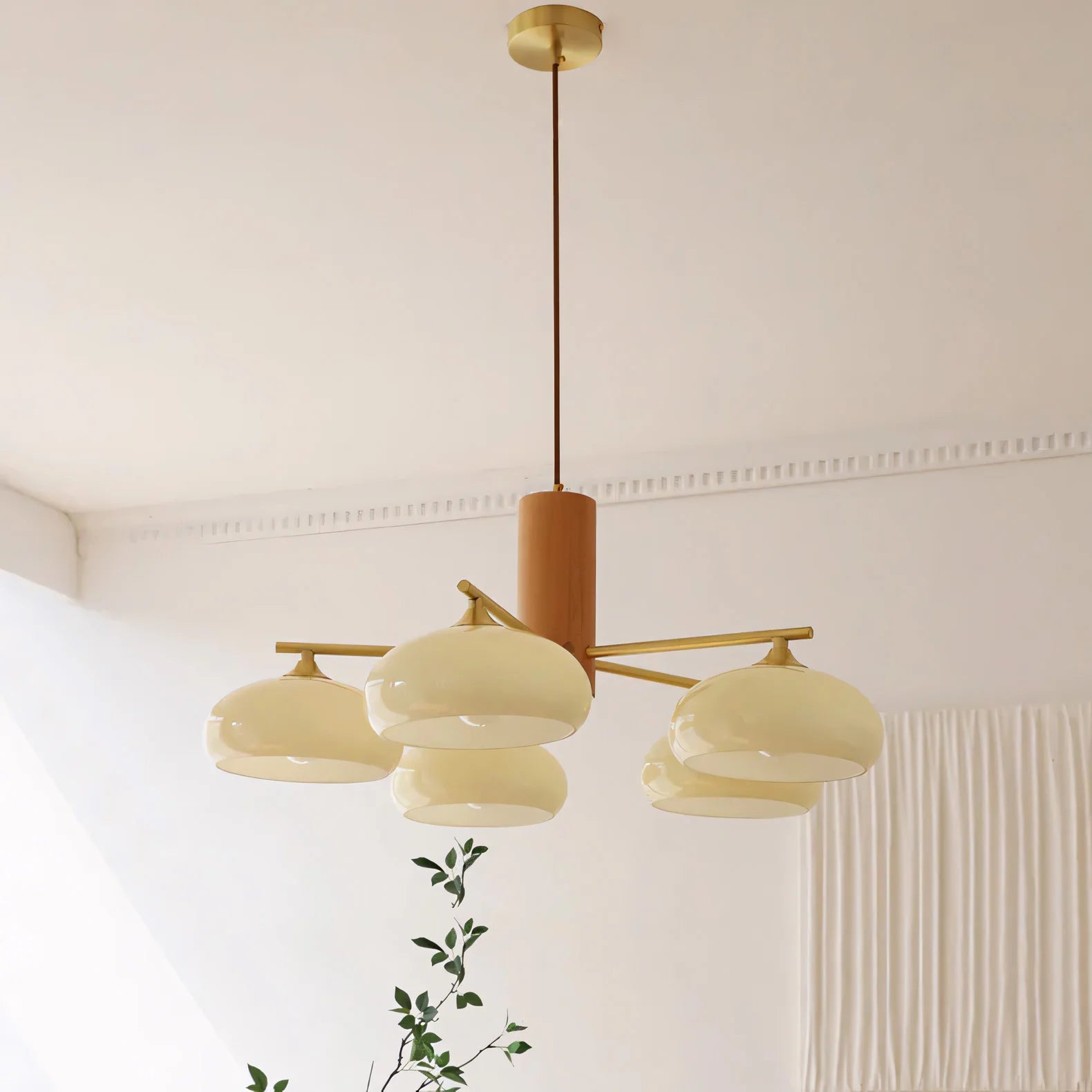 Clio Bauhaus Milchglas-Kronleuchter-sku-5beige.webp__PID:254e26ae-e011-45e2-a000-8b8a70f074c5