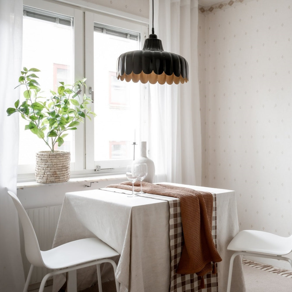 Venara Macaron Flower Metal Pendant Light-black (3).webp__PID:3f8559ec-0943-4456-8455-3b6315ddf33e