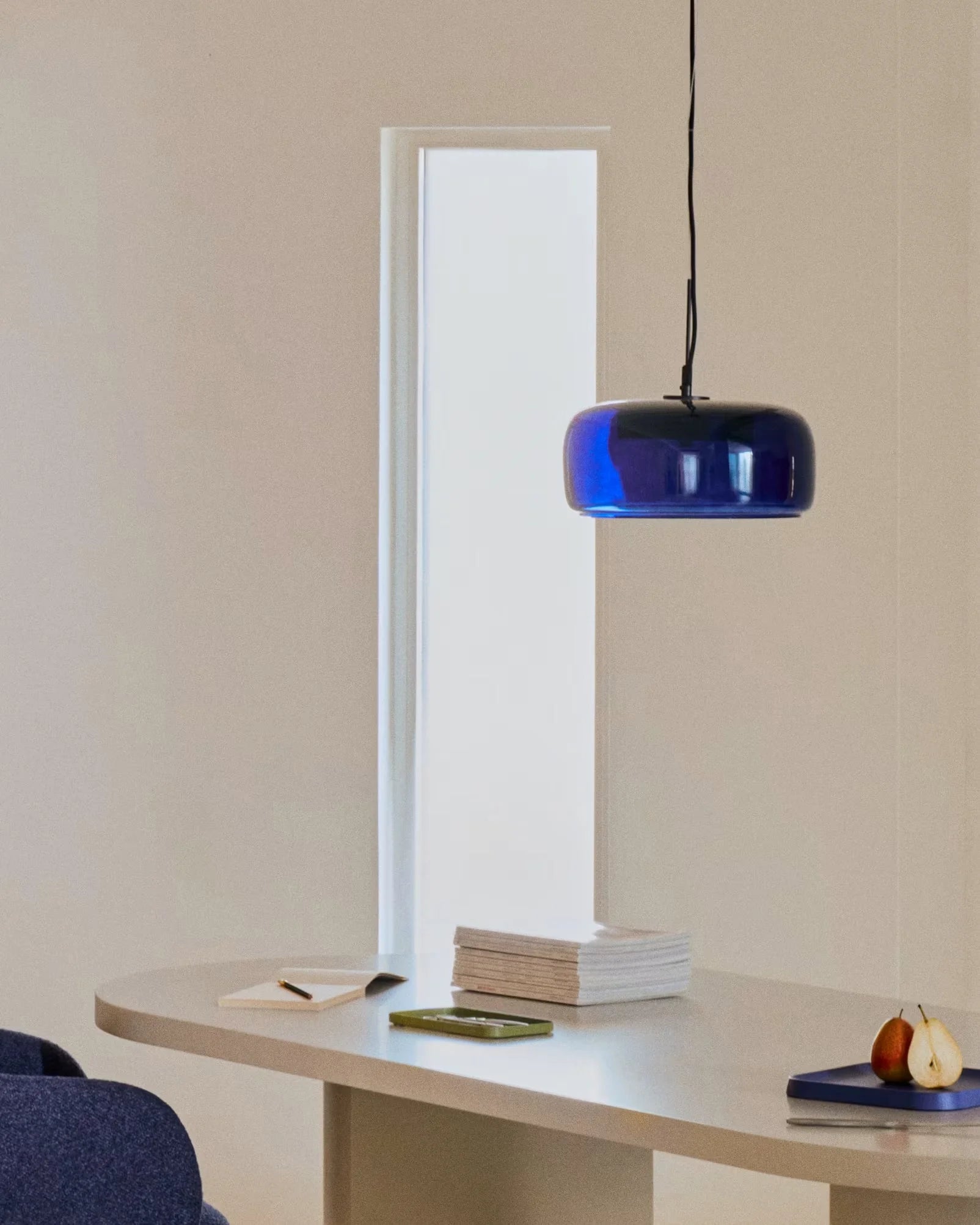 Suspension LED ronde moderne en verre Pronoe (1).webp__PID:160c217f-7811-4a45-a784-1d08e144f003