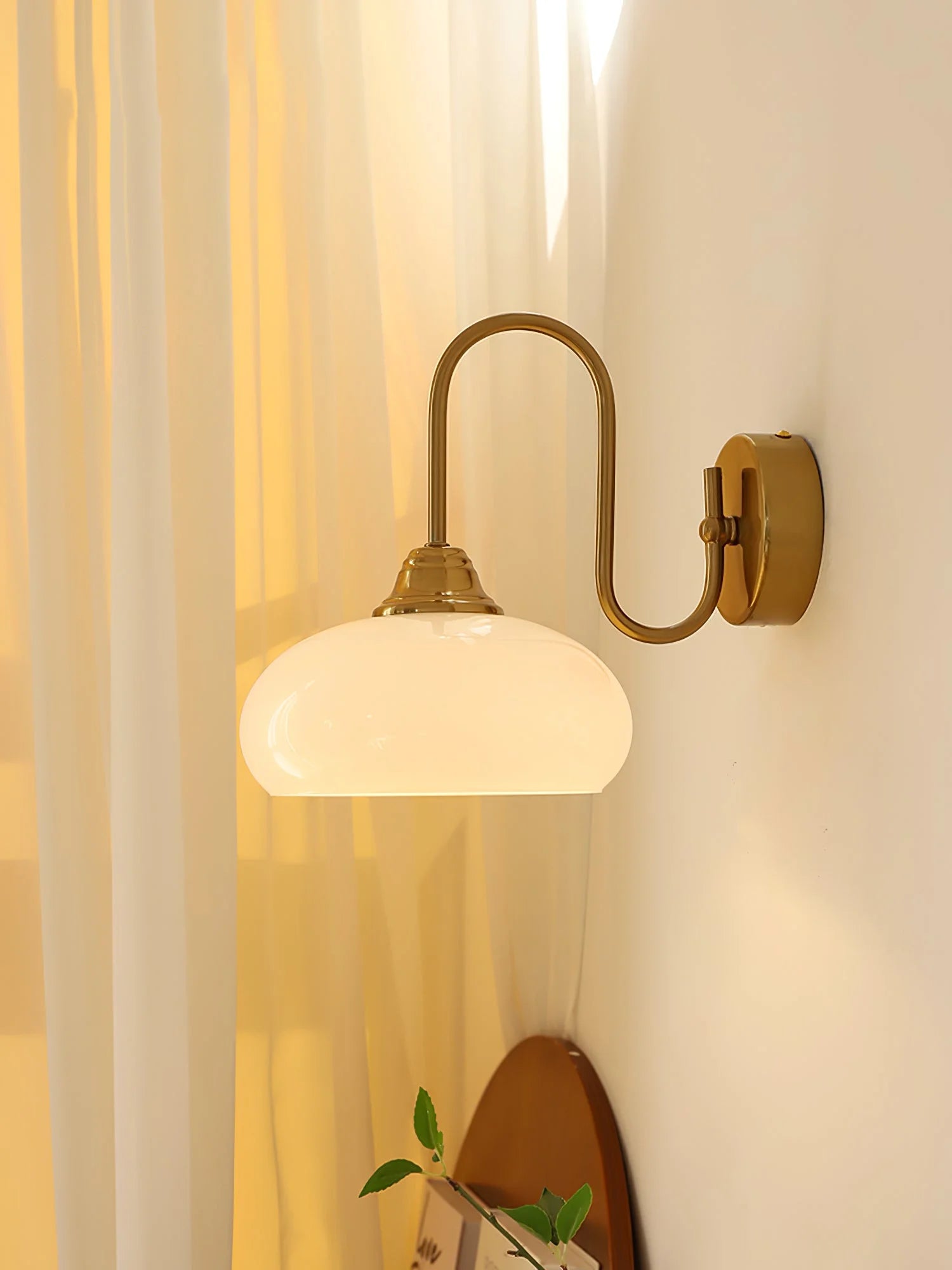 Kinkiet Calypso Bauhaus Curved Glass (29).webp__PID:6ad45b4f-c0fb-4594-ac7d-6b8978271f1d