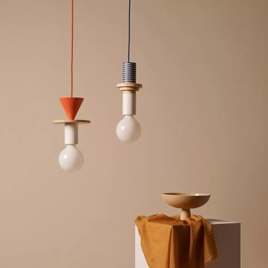 Suspension en bois géométrique multicolore Alvar scene6.webp__PID:62c4a8f1-6db5-4442-8acf-5c3daee9caa3