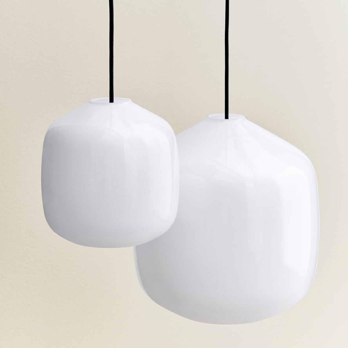 Lyovara Minimalistische Pendelleuchte in Kokosnussform in Weiß (5).webp__PID:7a72ec6d-7b0b-4aaa-a9c2-76fc460f75bf