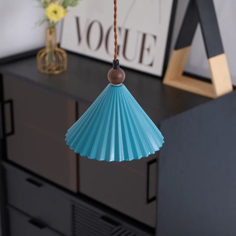 Eirene Minimalistische plissierte Keramik-Kegel-Pendelleuchte (2).webp__PID:0d71dcd9-f998-462b-8e46-7968916d67fa