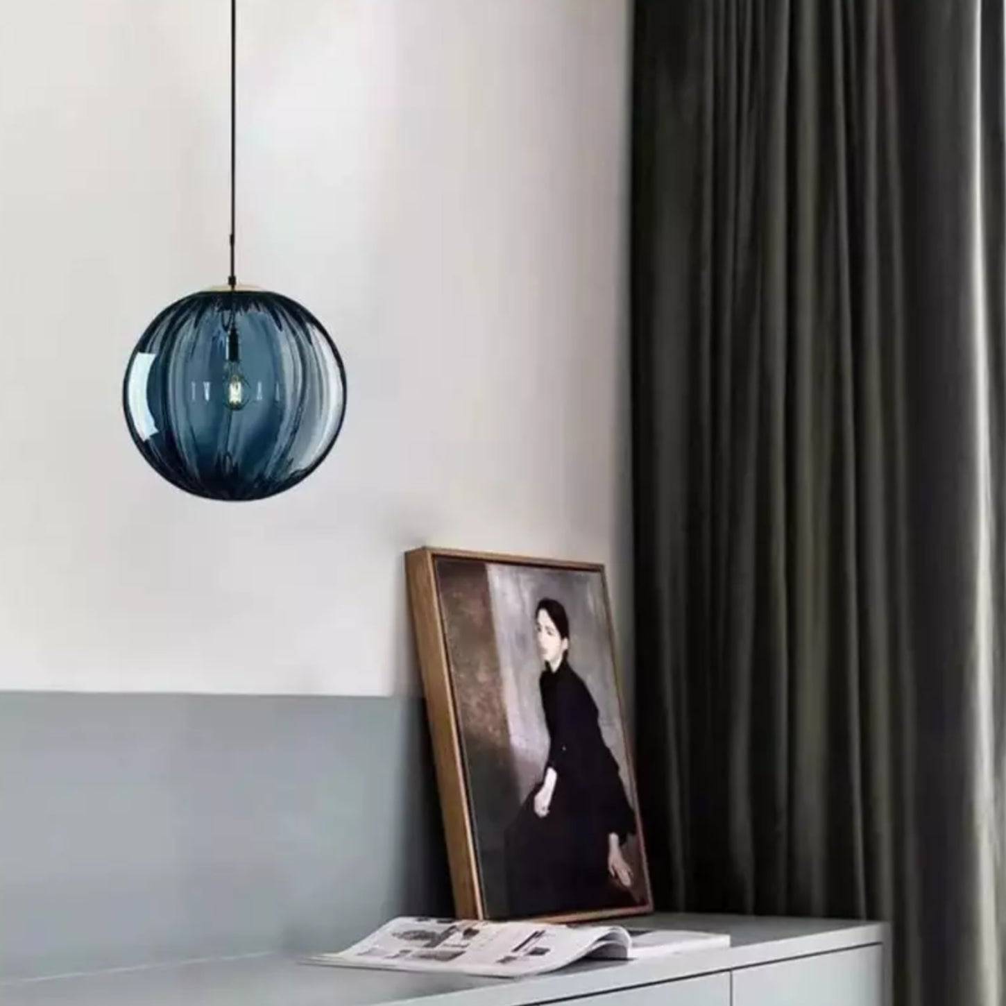 Luminária pendente plissada em vidro Octavia Gemstone Tones scene1.webp__PID:e0768cb0-847c-46e0-9760-7ee88176a6eb