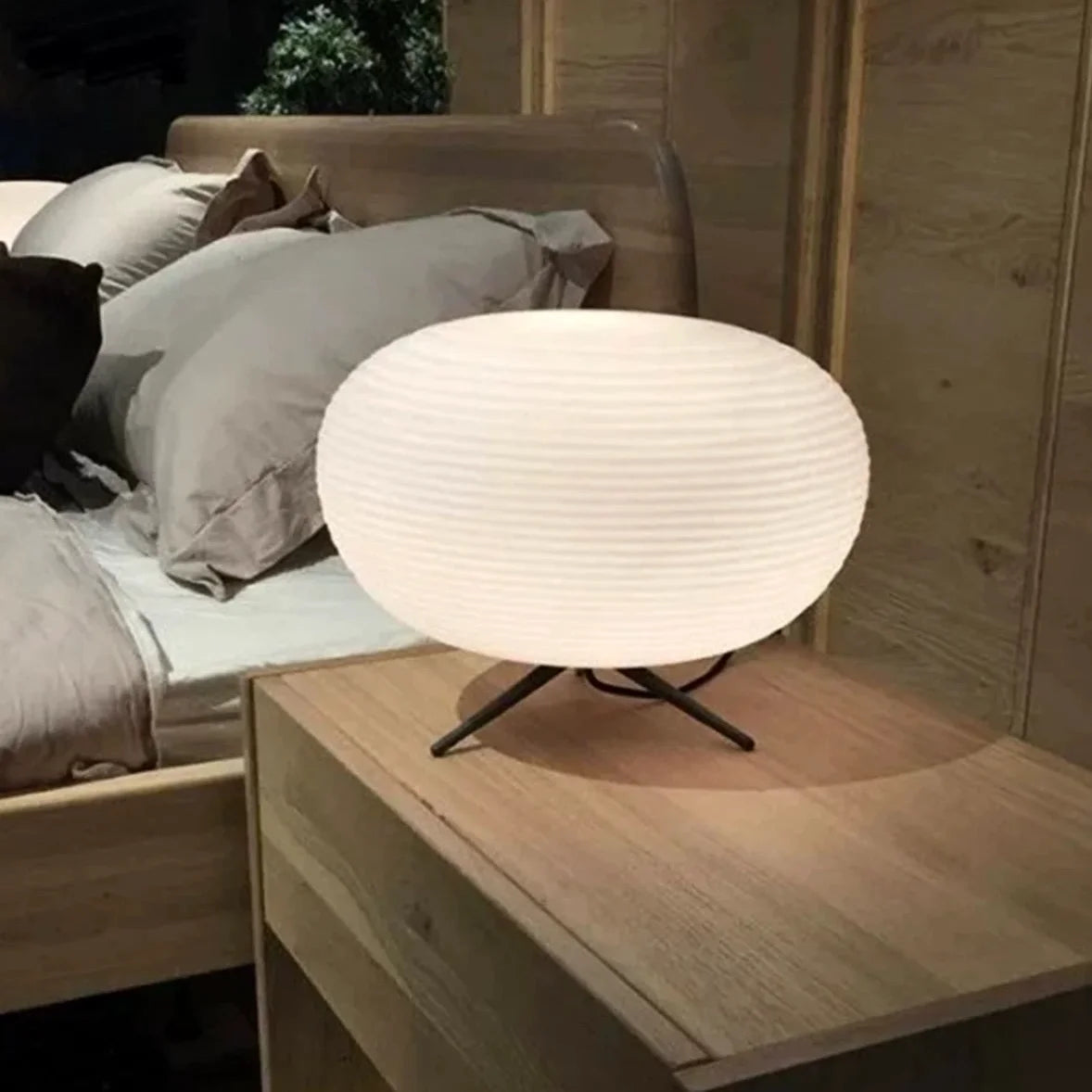 Leary Modern Hand-blown Table Lamp3.webp__PID:4226d822-7a2f-4c41-91b5-5407cac32534