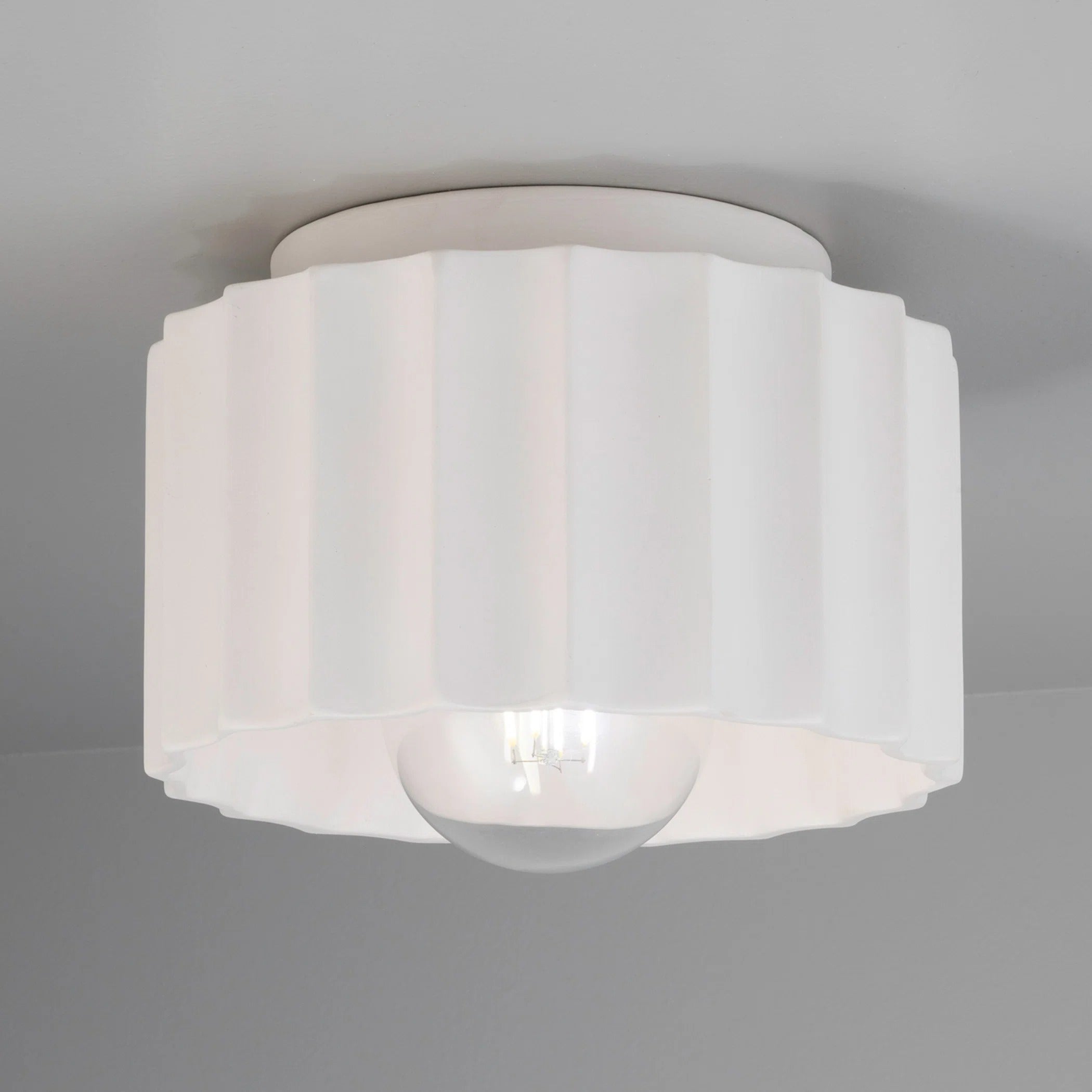 Idris Modern Porcelain Fluted Flush Mount Ceiling Light Scene1.webp__PID:6b44ec74-4fe4-4f89-a355-a1f3f1eb1d84